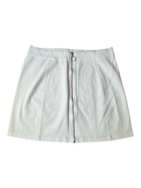 Rue21 white mini skirt with black front zipper Women’s size medium | bb1